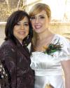 05022007
Yuridia Morales Vargas recibió muchas felicitaciones de parte de sus familiares y amigas, en la despedida que le ofrecieron por su próxima boda con Ángel del Valle.