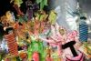 Pese a no contar con medidas ideales como las musas de las otras escuelas, la cantante Preta Gil, hija del ministro de Cultura brasileño, Gilberto Gil, ejerció de 'reina de batería' y animó con sus bailes a los tamborilleros de 'Mangueira'.