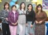 14022007
La futura mamá junto a las anfitrionas de su reunión, María Teresa Braña de Esparza, Adriana, Coco, Mayela y Tere Esparza.