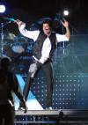 El show estaba por terminar, pero no podía hacerlo sin entonar Torero y Provócame, siendo ésta con la que cerró.