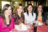 Montse y Paulina Jiménez, Ana Cecy Martín, Iza Zambrano, Rosy Bello, Marce y Priscila Zambrano, Yolanda Clamont, Mariana Jiménez y Malena Papadópulos junto a la futura novia.