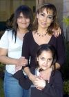 23022007 
Liliana Estrella con sus hijas Lily y Victoria Soto Estrella.