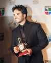 La banda de rock Maná y el grupo de música regional mexicana Intocable obtuvieron tres galardones cada uno y se consagraron como los máximos ganadores de los Premios Lo Nuestro, que honran a las estrellas más destacadas de la música latina.



“Nos da muchísimo gusto poder compartir este premio con toda la gente de América Latina, España...”, expresó Fher, el vocalista de Maná, al recibir el premio a mejor artista de rock. “Gracias por recordarnos, nosotros también los queremos mucho”, dijo el integrante del cuarteto, que acaba de iniciar una gira tras casi cuatro años de ausencia en los escenarios.
