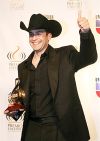 El cantante de reggaeton, Voltio  posó para las cámaras.