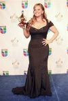 En cantautor dominicano Juan Luis Guerra, el rey de la bachata con más de 20 años de trayectoria y siete Premio Lo Nuestro en su haber, recibió el Premio a la Excelencia por su “larga y constante dedicación a la excelencia artística”. El galardón fue entregado por primera vez a Celia Cruz en 1990, y en 2006 perteneció a la mexicana Ana Gabriel.