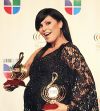 La banda de rock Maná y el grupo de música regional mexicana Intocable obtuvieron tres galardones cada uno y se consagraron como los máximos ganadores de los Premios Lo Nuestro, que honran a las estrellas más destacadas de la música latina.



“Nos da muchísimo gusto poder compartir este premio con toda la gente de América Latina, España...”, expresó Fher, el vocalista de Maná, al recibir el premio a mejor artista de rock. “Gracias por recordarnos, nosotros también los queremos mucho”, dijo el integrante del cuarteto, que acaba de iniciar una gira tras casi cuatro años de ausencia en los escenarios.