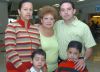 21022007
Silvia García viajó a la Ciudad de México; fue despedida por Carlos, Doris, Leonardo y Oswaldo.
