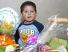 28022007
Yael Ortiz Castañeda festejó su segundo cumpleaños, con una piñata preparada por sus padres, Jorge y Gaby Ortiz.