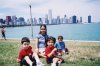 Marcela González Serrano, a orillas del Lago Michigan de Chicago, en donde visitó a sus primos Alberto, Ana Luz y Andrés.