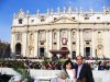 Ruth Aguirre de Hernández y José Juan Hernández captados en la Ciudad del Vaticano en Italia, durante la misa de Domingo de Ramos celebrada por el Papa Benedicto XVI, el pasado mes de abril.