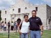 Marcela Cruz y Jorge Rangel en el Álamo, en San Antonio, Texas