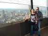 Rosy y Juan Castañeda en su quinto aniversario de bodas en la Torre Panamericana en San Antonio, Texas. 2007.