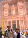 Dres. José Mnuel y Tomasa López Chairez de vacaciones en Petra Jordania, una de las nuevas maravillas del mundo.