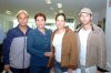 04032007 
Vanessa Albores llegó del DF, la recibieron Yolanda Ibarra, Jorge y Alejandro Albores.