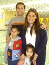 06032007
Anabel Rodríguez de Iglesias, Arturo Iglesias y los niños Ana Giselle y Yael Arturo.