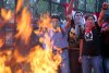 Integrantes de ONGs se enfrentaron con granaderos frente a la embajada de Estados Unidos en la Ciudad de México, mientras protestaban por la visita de George W. Bush, presidente de EU.