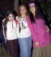 11032007 
Estrella de Faya con sus hijas Belinda y Benazir Faya.