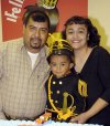 11032007 
Gerardo Escobedo Valles cumplió tres años de vida y lo festejaron sus papás, Samuel y Lorena.