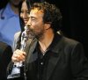 El actor mexicano Damián Alcázar recibe el Ariel a Mejor Actor por la película Crónicas.