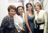 Karla Villarreal de Salazar, Paulina Delgado, Soraya Zreik, Nidia Dávila, Ileana del Río de Aguirre y Laura de la Parra de Baca con la festejada.