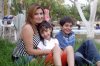 23032007 
Melanie Fonseca Valdez, acompañada por su mamá, Angie Valdez y su hermano Óscar.