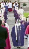 Funcionarios de la iglesia católica alcanzaron un momento clave en el proceso de canonización del papa Juan Pablo II, al concluir la investigación sobre su vida en una ceremonia para marcar el segundo aniversario de la muerte del pontífice.