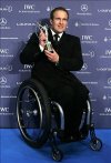 El ex ciclista Miguel Indurain (der.), miembro de la Academia Laureus, y el ciclista Javier Otxoa, nominado a los Premios Laureus en la categoría Mejor Deportista discapacitado.