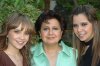 06042007
La anfitriona de la casa, Alejandra Zarzar de Nahle, junto a sus hijas Alejandra y Katia.