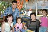 07042007
Juana María Enríquez con sus hijos Ricardo y Pily Castro y sus nietas Ana Victoria y Ana Cristina Castro.jpg