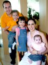 01042007
Gerardo y Mónica Ruenes, con sus hijos Diego, María, José y Rocío