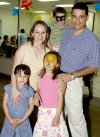 03042007
Carlo Alfonso y Eloísa González, celebraron sus respectivos cumpleaños en una fiesta organizada por sus padres Alfonso y Guadalupe González y su hermanita Regina