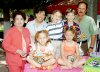07042007
Sara y Alba junto a sus padres, José Ignacio Lastra y Cecilia Cardiel de Lastra, sus hermanos  Ignacio y Manolo y su abuelita Carmen Escamilla.jpg