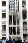 Una bomba cerca de la oficina del primer ministro y otra en una estación policial mataron a 24 personas y dejaron heridas a 222 en la capital de Argelia.