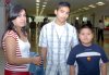 07042007
Alejandra Márquez viajó a La Paz, la despidieron Carlos Barrientos y Bryan Muñoz