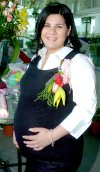 09042007
Marcela Luévanos de Gómez disfrutó de una linda reinión de canastilla, que le organizó su suegra Juanis Villalobos de Gómez por el próximo nacimiento de su primer bebé