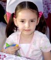 08042007
Elizabeth Valdez Sandoval cumplió ocho años y fue festejada con una alegre piñata, a la que asistieron sus amiguitos y familiares.
