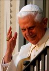 El Papa Benedicto XVI celebró con una misa en la Plaza de San Pedro los 80 años y en su homilía quiso recordar a su familia y la ordenación sacerdotal como 'los dones' que Dios le ha dado durante su vida.