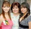 13042007
Rosa Elena Gutiérrez junto a Caridad Tajoya y Fernanda Gutiérrez, anfitrionas de su despedida con motivo de su boda con Vicente García Rosas a celebrarse hoy