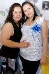 15042007
Rosario Virginia Balderas Castellanos junto a su mamá Virginia Leticia Castellanos, anfitriona de su fiesta de regalos para el primer bebé que espera