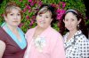 16042007
Mónica de  Martínez junto a Lety Marrufo y Mayte Correa, anfitrionas de su fiesta de regalos