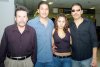 18042007
Cornelio, Carlos y Óscar Terrones viajaron a los Ángeles, los despidió Joseline Terrones
