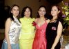 25042007
En Acapulco, Vanessa Cataños Barraza disfrutó de una despedida de soltera que le organizó su suegra, Alicia Trani de Vela, la acompañaron su mamá Patricia de Castaños y su hermana Verónica