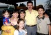 22042007
Claudia y Mónica Lozano Martínez junto a sus padres, Jorge Alberto y María Elena Lozano y sus hermanos Jorge y Lorena.