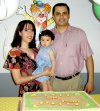 22042007
Por su primer cumpleaños, la pequeña Ana Laura Rodríguez Ávila fue festejada por sus padres, María Antonia y Salvador Rodríguez.