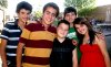 24042007
El festejado, su hermana Karime y sus primos Rogelio González, Samuel Castillo y Santiago Garza