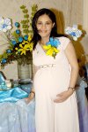 19042007
Angélica Elena de Fuentes disfrutó de una fiesta de regalos para el primer bebé que espera