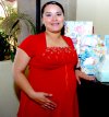 19042007
Paola Berenice Becerra de Campa, en la fiesta de regalos que le ofrecieron para el primer bebé que espera.