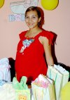 20042007
Avelina Castro Herrera, en la fiesta de canastilla que le ofrecieron con motivo del cercano nacimiento de su bebé