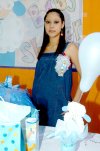 22042007
Perla María Calderón de Téllez espera su segundo bebé, motivo por el cual le ofrecieron una fiesta de regalos.