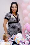 26042007
Ivonne Herrera de Rodríguez espera su primera bebé, motivo por el cual disfrutó de una fiesta de canastilla.